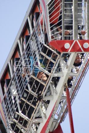 JUEGOS MECÁNICOS . FERIA DE PUEBLA