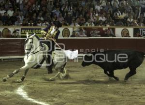 PABLO HERMOSO DE MENDOZA. TOROS