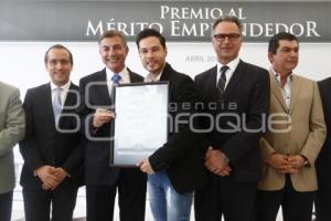 ENTREGA PREMIO AL MÉRITO EMPRENDEDOR