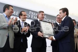 ENTREGA PREMIO AL MÉRITO EMPRENDEDOR