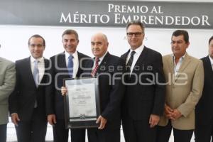 ENTREGA PREMIO AL MÉRITO EMPRENDEDOR