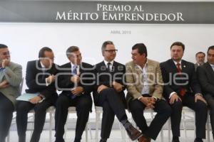 ENTREGA PREMIO AL MÉRITO EMPRENDEDOR