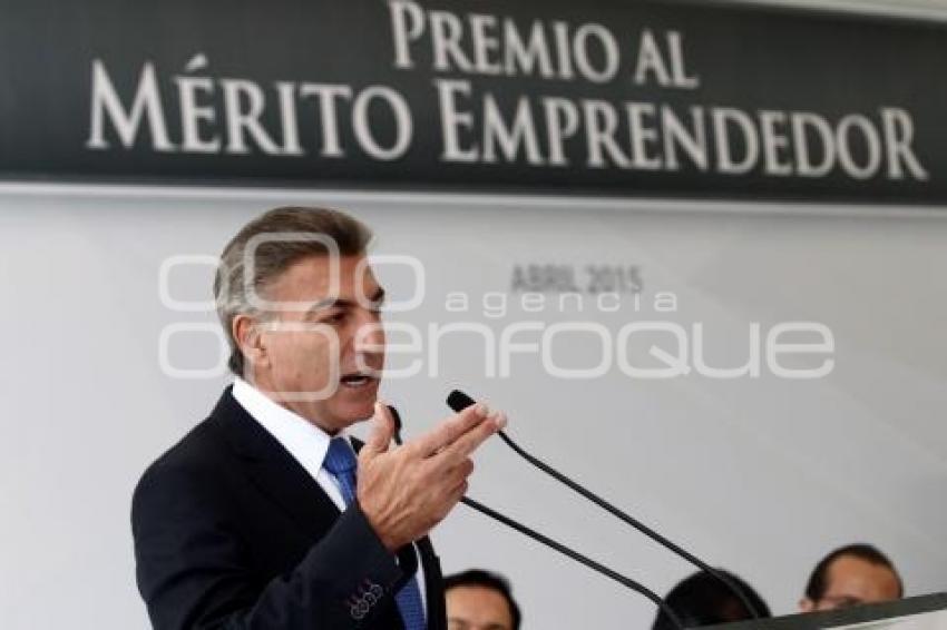 ENTREGA PREMIO AL MÉRITO EMPRENDEDOR