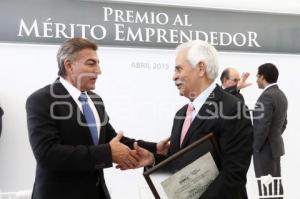 ENTREGA PREMIO AL MÉRITO EMPRENDEDOR