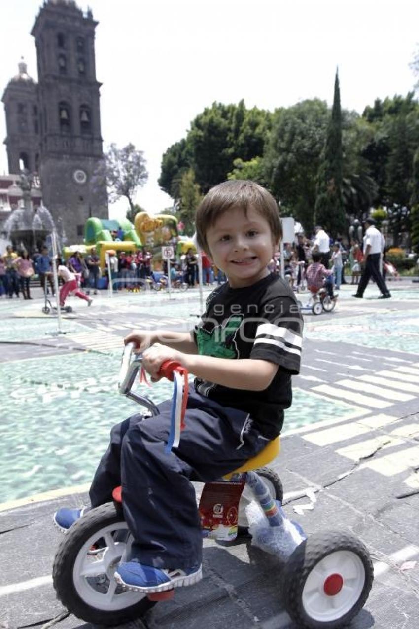 FAMILIAS ZÓCALO . DÍA DE ASUETO