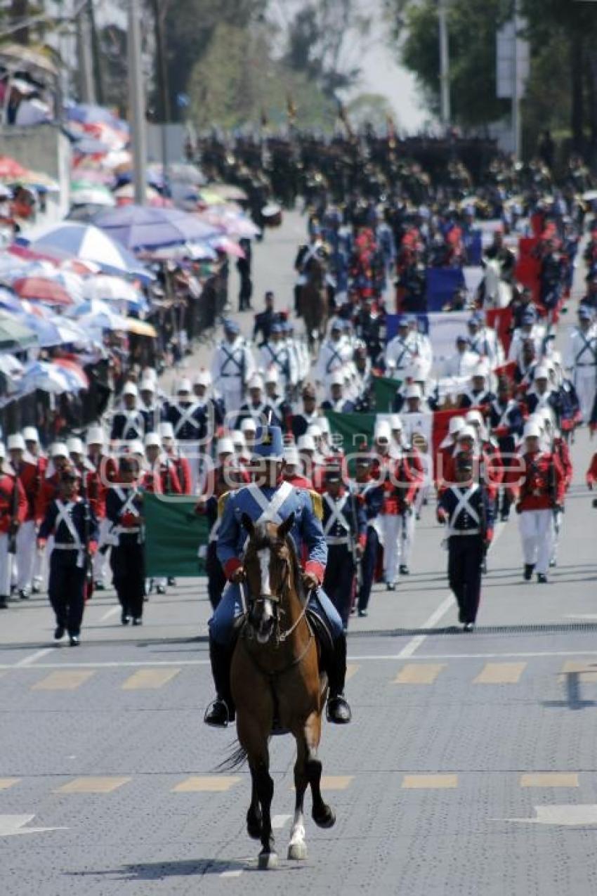 DESFILE 5 DE MAYO