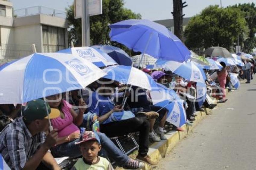 DESFILE 5 DE MAYO . PROPAGANDA ELECTORAL