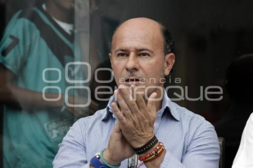 ROBERTO RUIZ ESPARZA