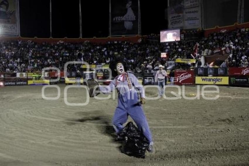 CUERNOS CHUECOS . FERIA DE PUEBLA