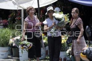 PANTEÓN . DÍA DE LAS MADRES