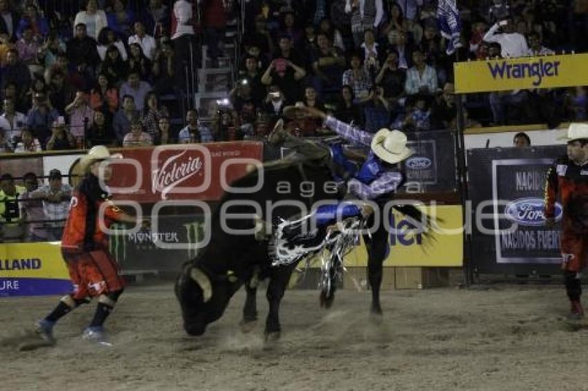 CUERNOS CHUECOS . FERIA DE PUEBLA