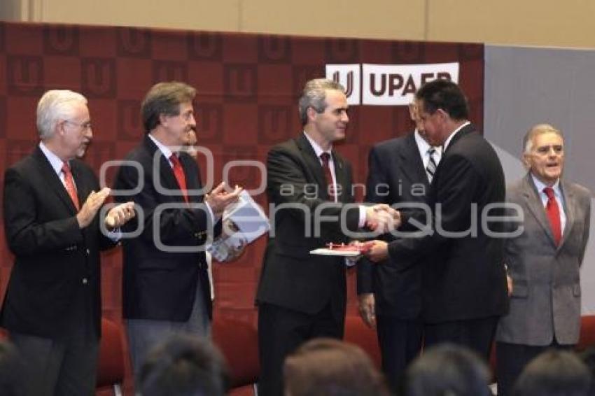 ENTREGA BECAS AL MERITO. UPAEP