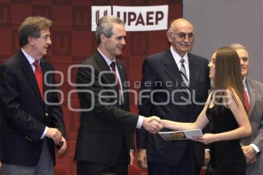 ENTREGA BECAS AL MERITO. UPAEP