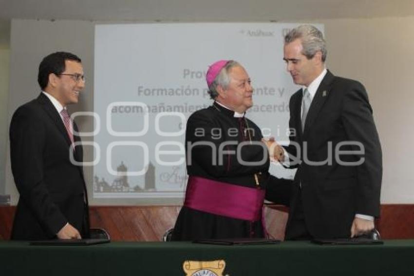 FIRMA CONVENIO UPAEP. ANÁHUAC. IGLESIA