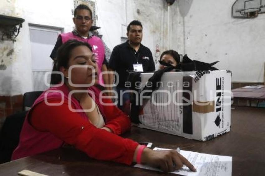 ELECCIONES 2015 . LLEGADA CASILLAS