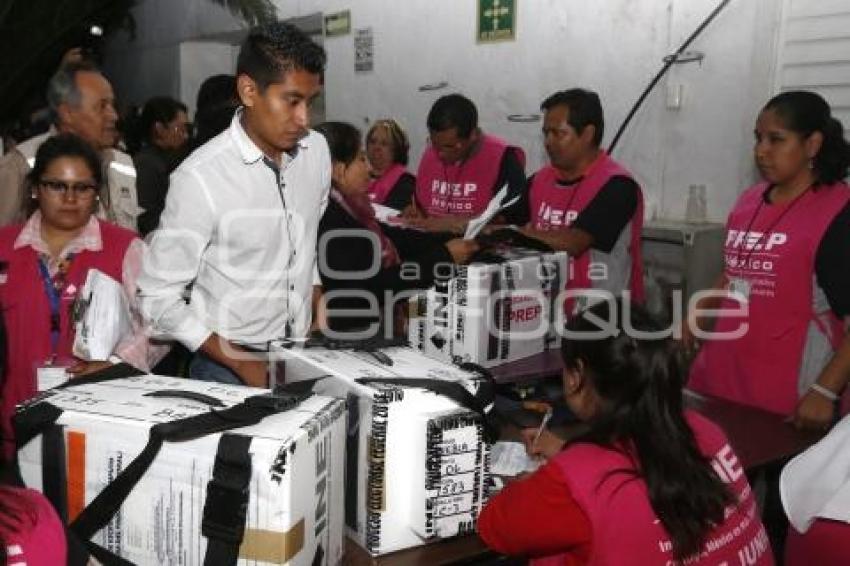ELECCIONES 2015 . LLEGADA CASILLAS
