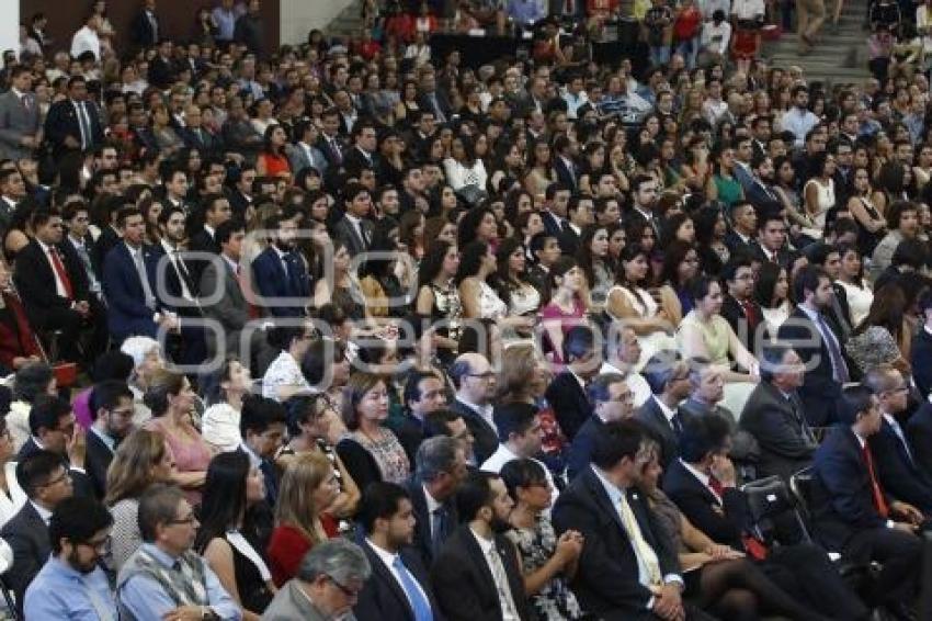IBERO . GRADUACIÓN