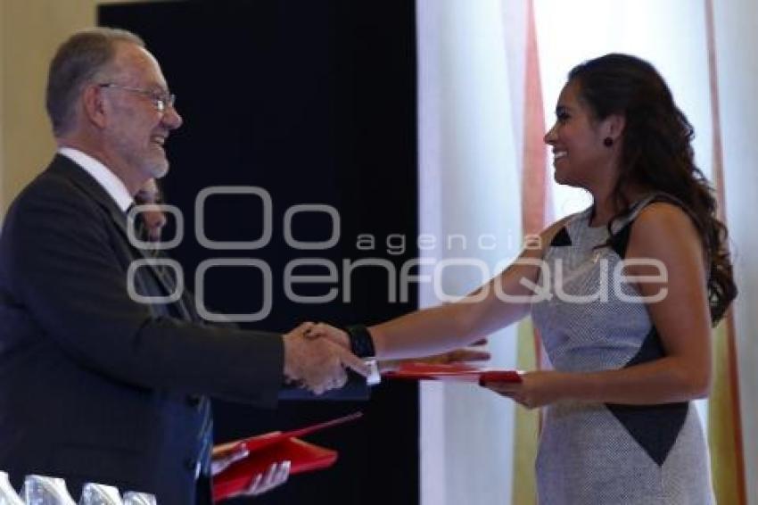 IBERO . GRADUACIÓN