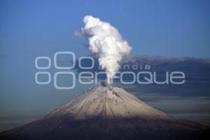 VOLCÁN POPOCATÉPETL . FUMAROLA