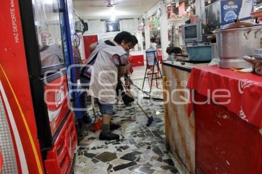 INUNDACIÓN EN EL MERCADO MORELOS