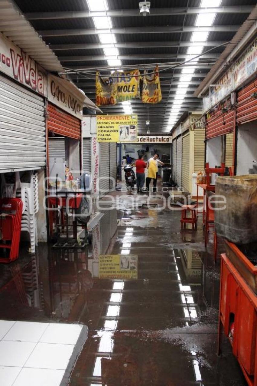 INUNDACIÓN EN EL MERCADO MORELOS