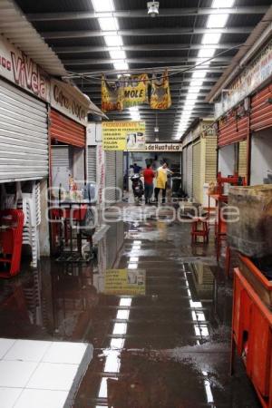 INUNDACIÓN EN EL MERCADO MORELOS