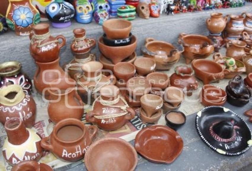 VENTA DE ARTESANÍAS . ACATLÁN DE OSORIO