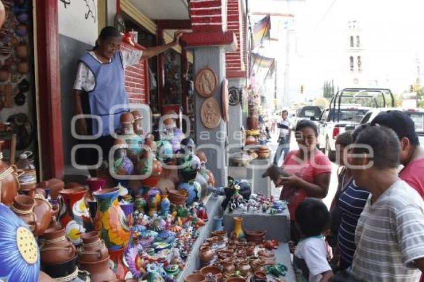 VENTA DE ARTESANÍAS . ACATLÁN DE OSORIO