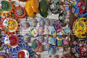 VENTA DE ARTESANÍAS . ACATLÁN DE OSORIO