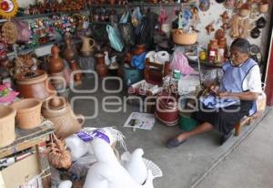 VENTA DE ARTESANÍAS . ACATLÁN DE OSORIO