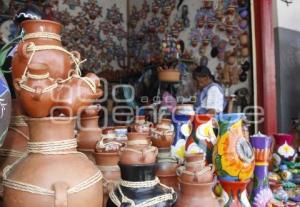 VENTA DE ARTESANÍAS . ACATLÁN DE OSORIO