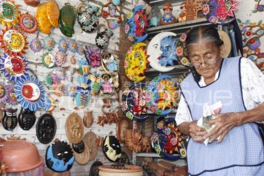 VENTA DE ARTESANÍAS . ACATLÁN DE OSORIO