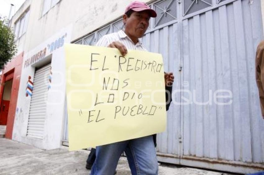 PLANTÓN DEL PT EN EL INE