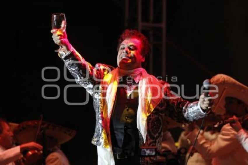 CONCIERTO . JUAN GABRIEL