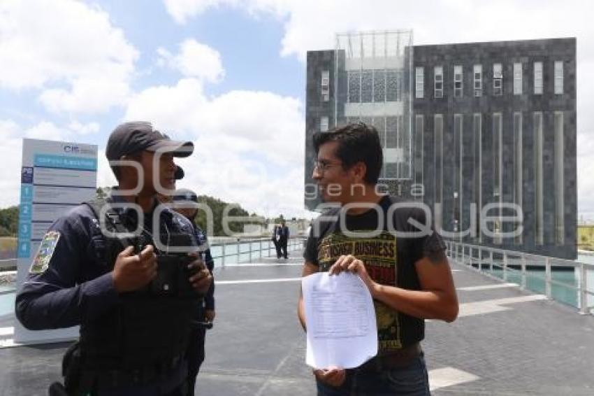 PERIODISTA ERNESTO AROCHE . CONTRALORIA PUEBLA