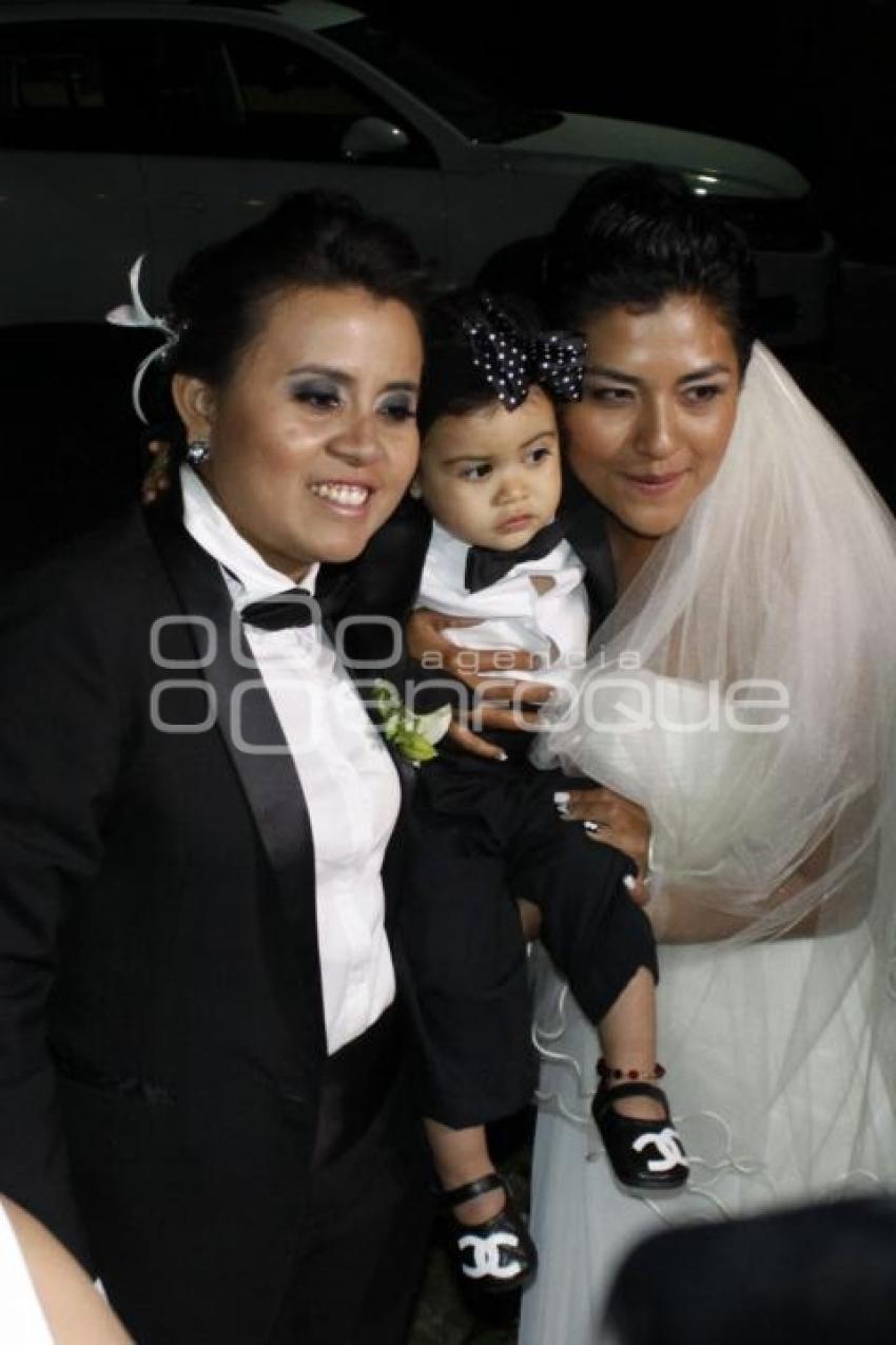 PRIMER MATRIMONIO GAY