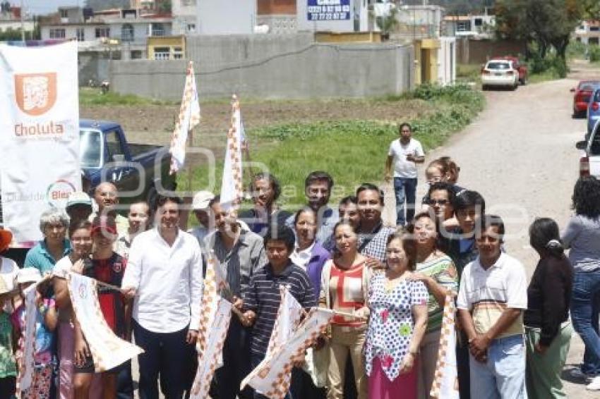 BANDERAZO DE PAVIMENTACIÓN . CHOLULA
