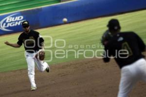 BÉISBOL . PERICOS VS LEONES