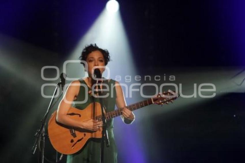 NATALIA LAFOURCADE . HASTA LA RAÍZ