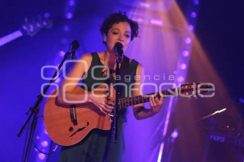 NATALIA LAFOURCADE . HASTA LA RAÍZ