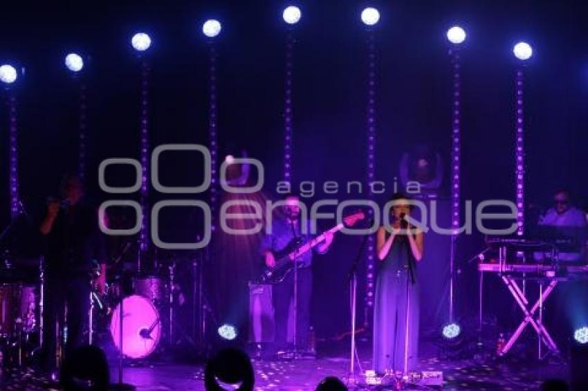 NATALIA LAFOURCADE . HASTA LA RAÍZ