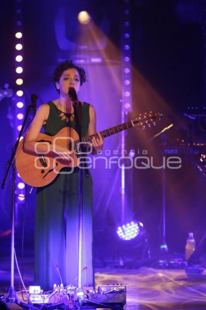 NATALIA LAFOURCADE . HASTA LA RAÍZ