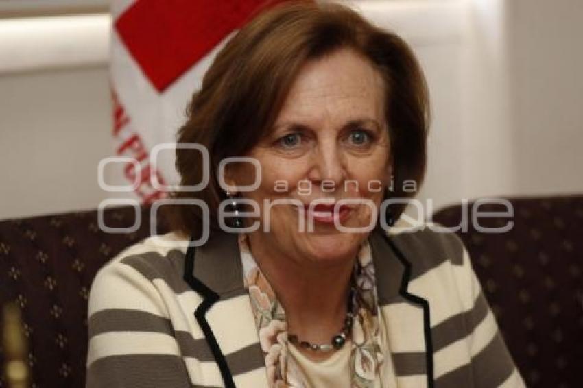 ENTREGA DE DONATIVO . CRUZ ROJA
