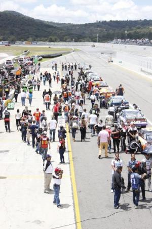 CARRERA NASCAR MÉXICO FECHA 9