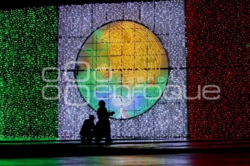 MES PATRIO . ILUMINACIÓN