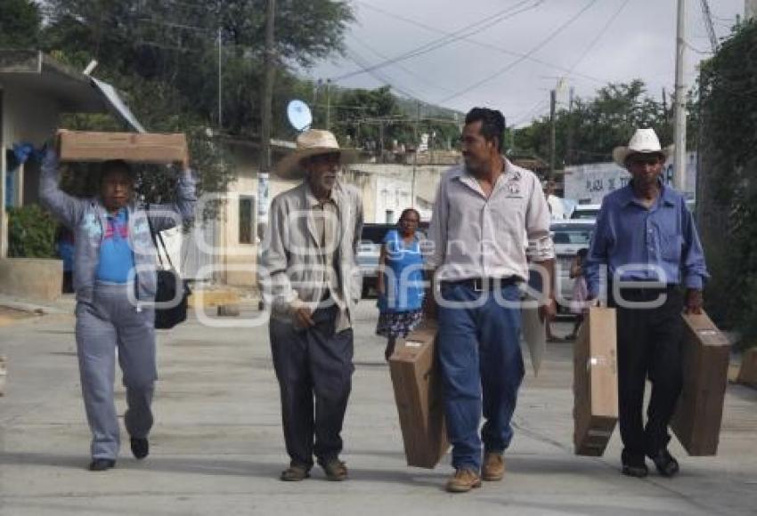 ENTREGA DE PANTALLAS . ACATLÁN DE OSORIO