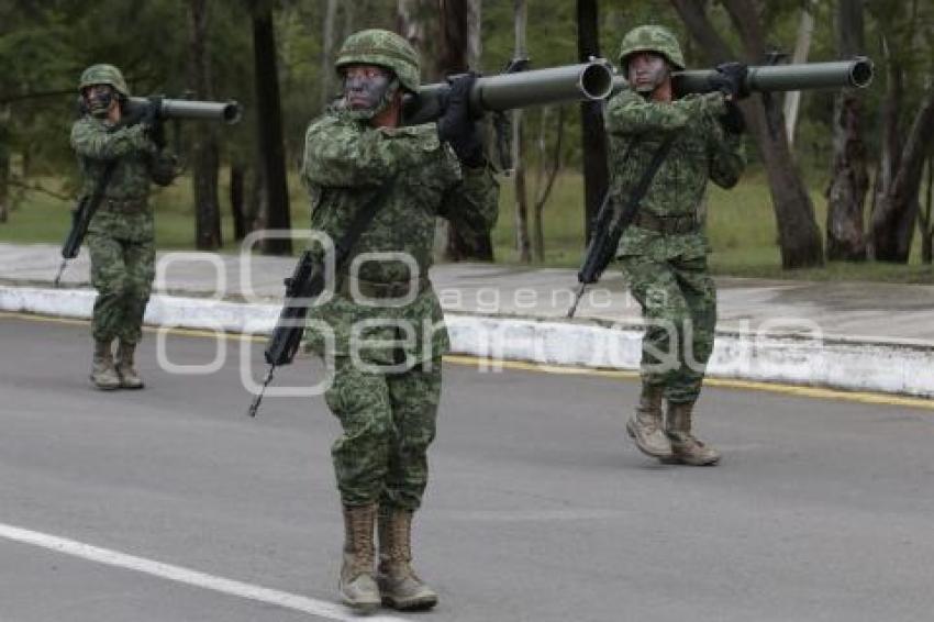 PASE DE REVISTA DESFILE 16 DE SEPTIEMBRE