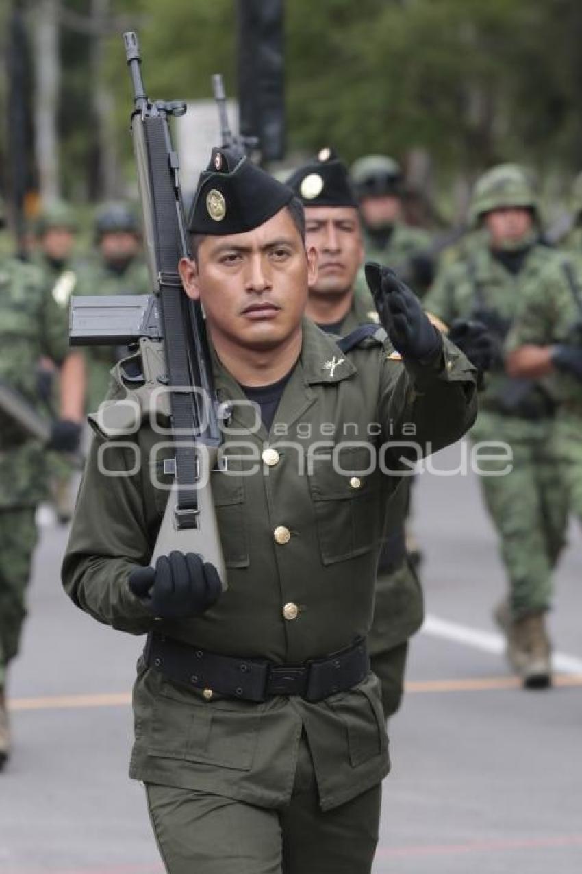 PASE DE REVISTA DESFILE 16 DE SEPTIEMBRE