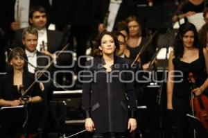 FIESTAS PATRIAS . ALONDRA DE LA PARRA