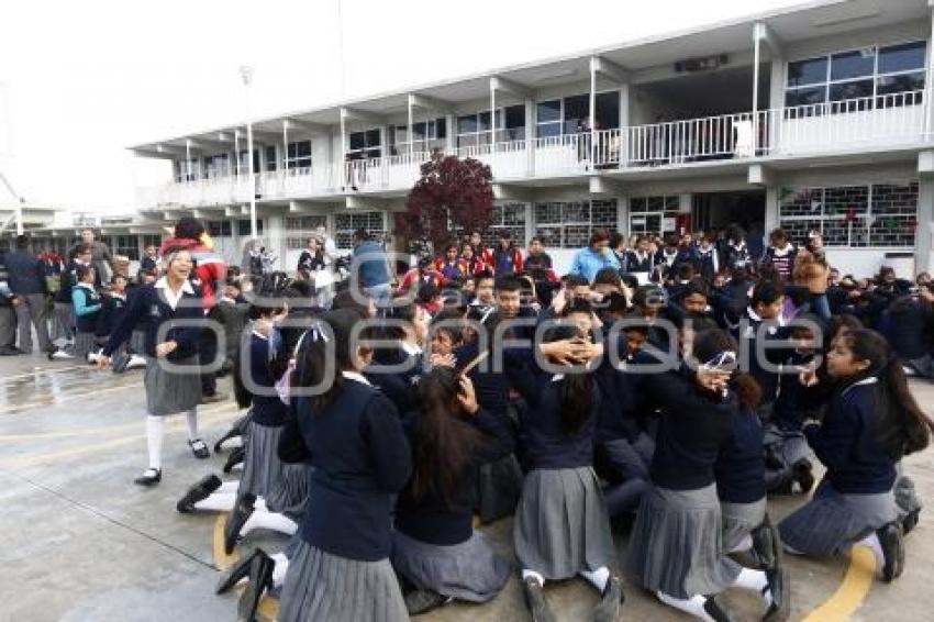 SIMULACRO DE SISMO . ESCUELAS